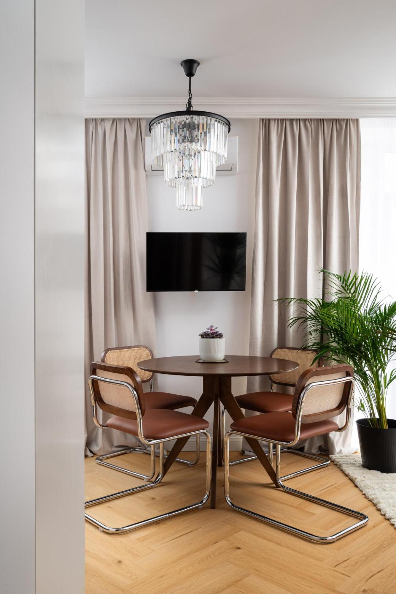 Butas Hoza Modern *